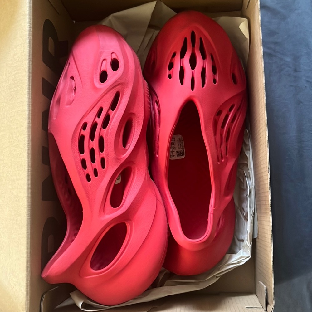 Adidas Yeezy Foam RNNR (Vermillion)